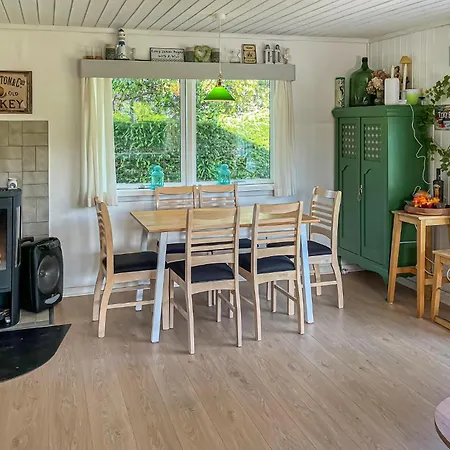 2 Bedroom Gorgeous In *